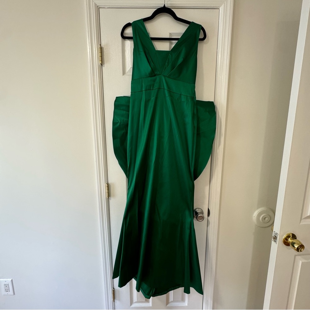 NWOT Sachin & Babi Noir - back bow gown